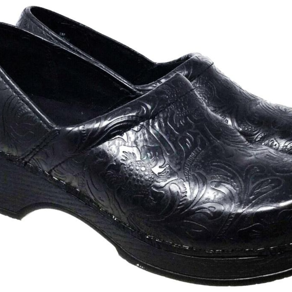 Bass Sheena tooled leather clog 9 m like Dansko
